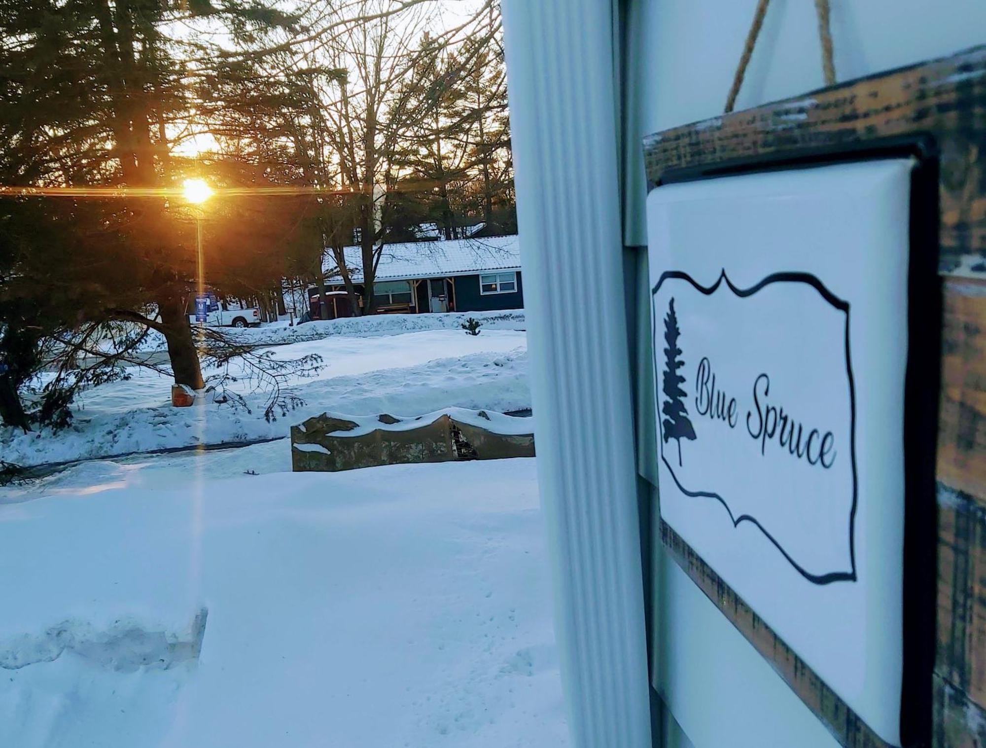 Blue Spruce Bed And Breakfast Muskoka Gravenhurst Exteriér fotografie